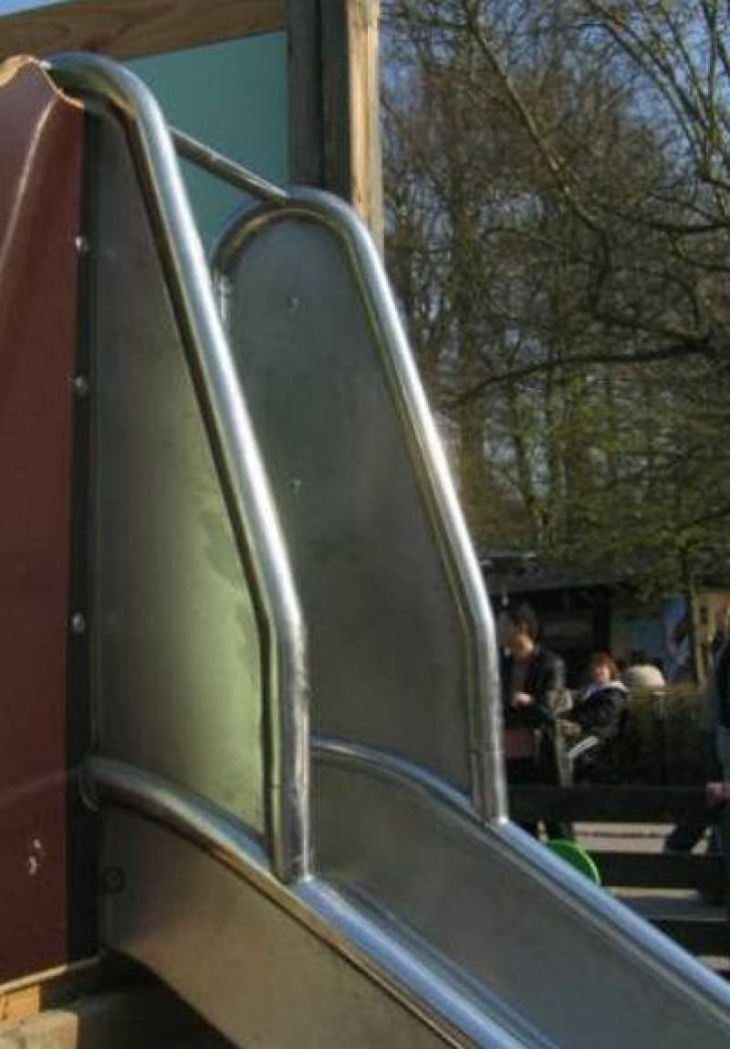 Edelstahlrutsche mit schwebendem Auslauf