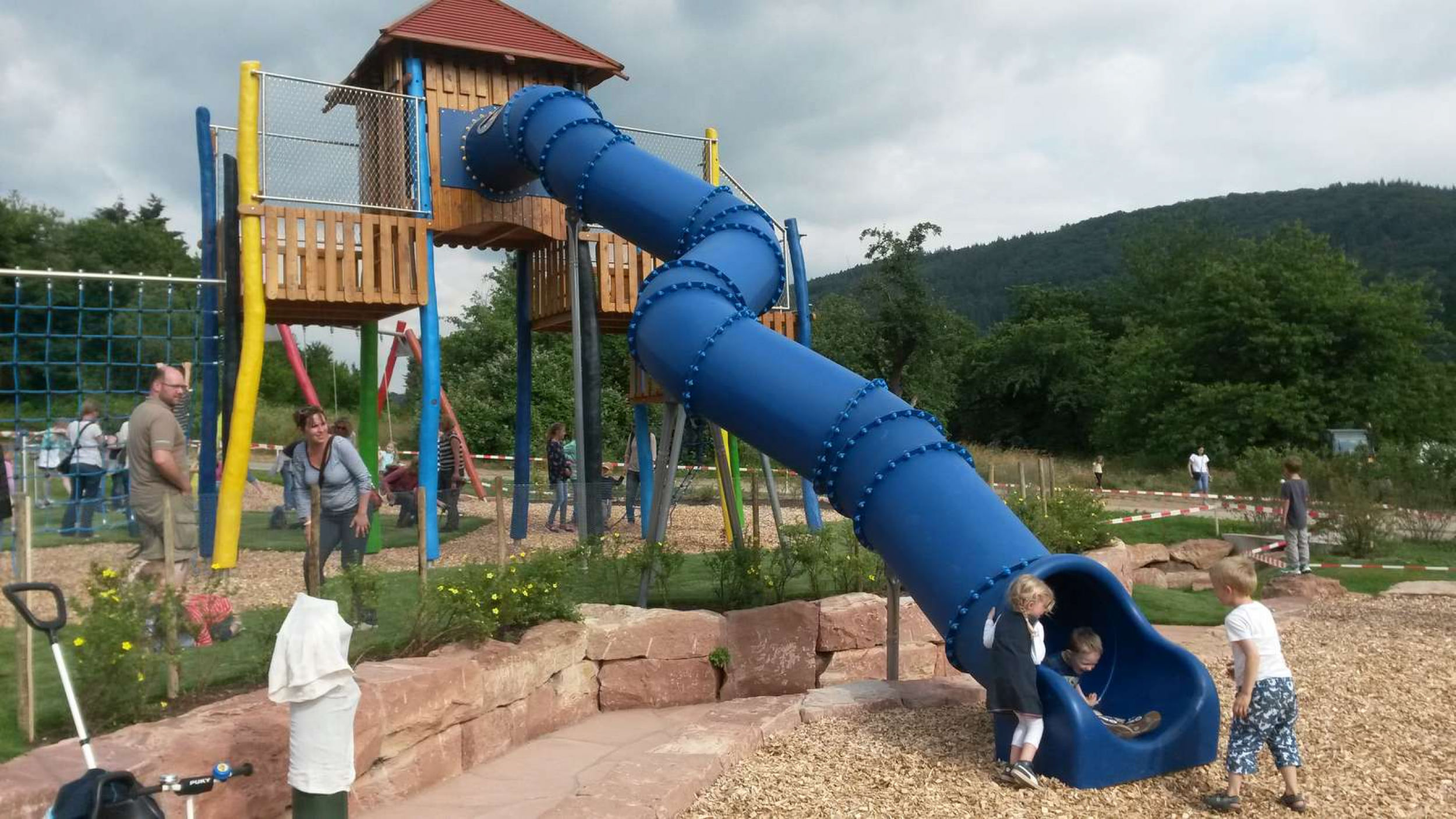 Spiralförmige Röhrenrutsche, TÜV-geprüft