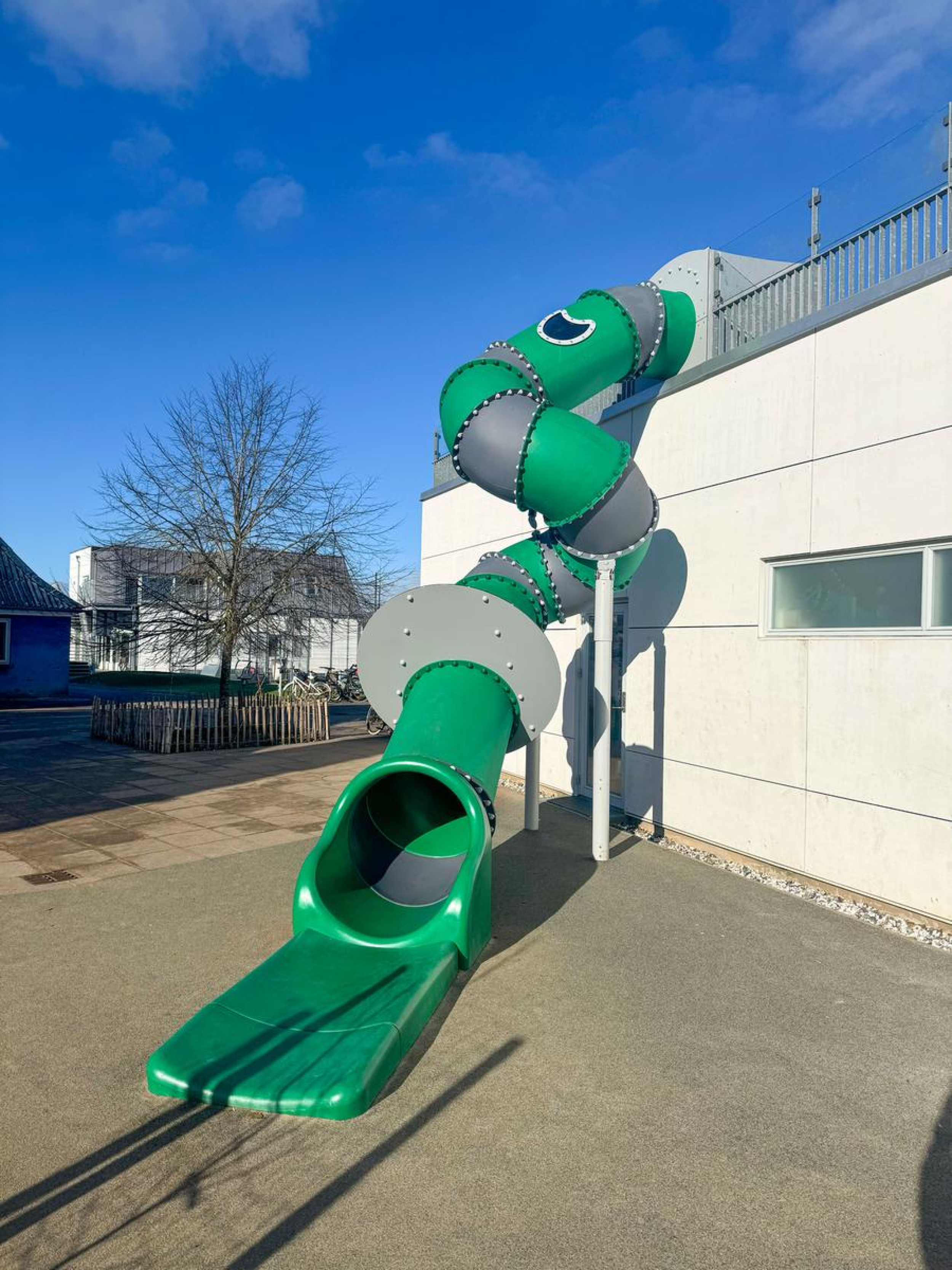 Spiralförmige Röhrenrutsche, TÜV-geprüft